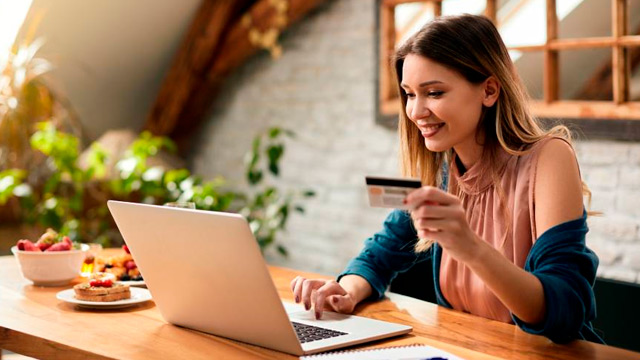 Ecommerce y clientes felices ventas 2023